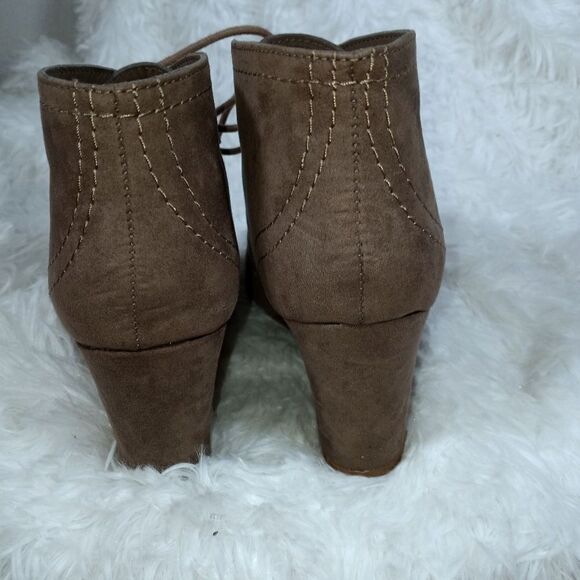 ARIZONA JEANS TAUPE WEDGE BOOTIES SZ.7M EUC - Picture 4 of 5